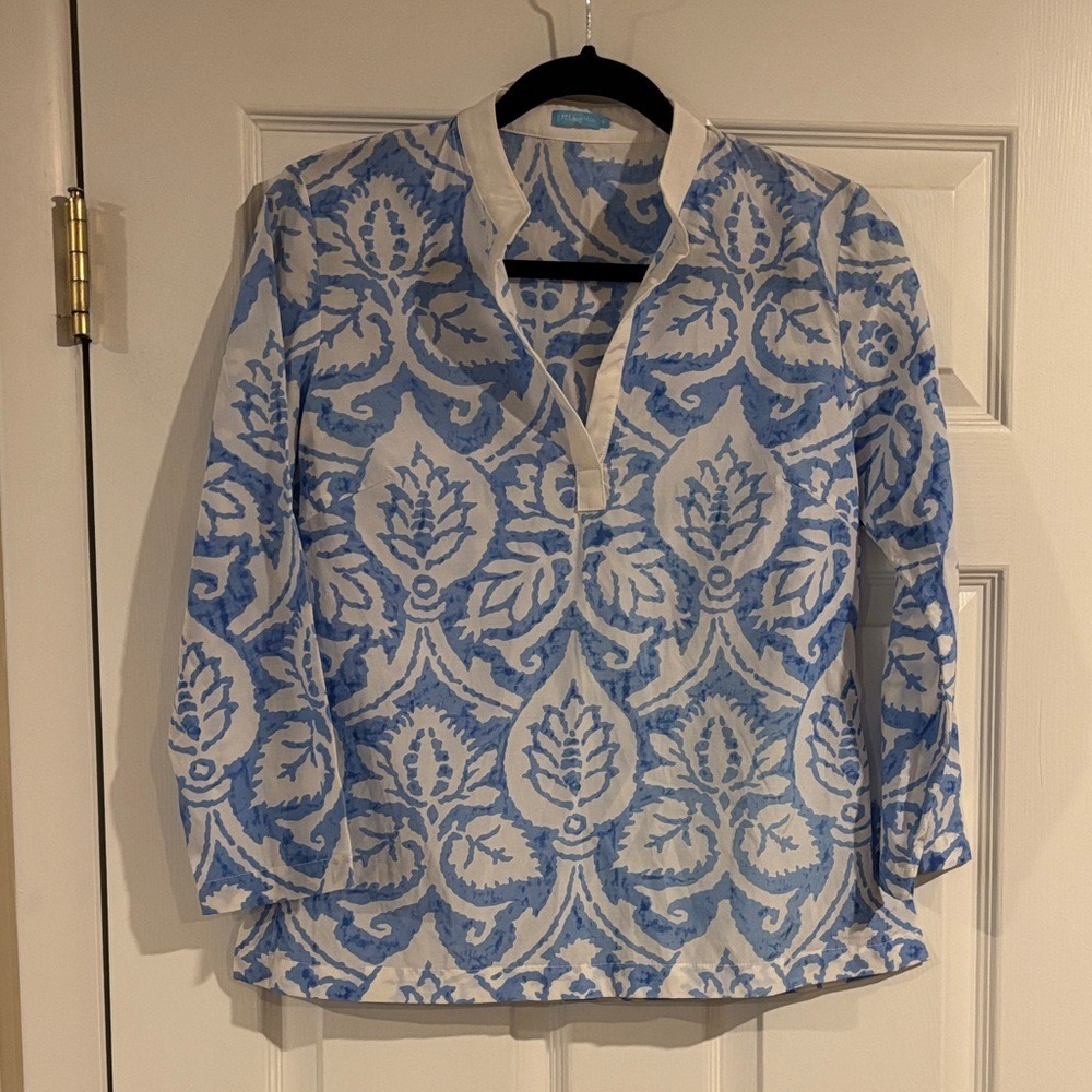 J. McLaughlin Blue‎ and White Patterned Blouse size 0